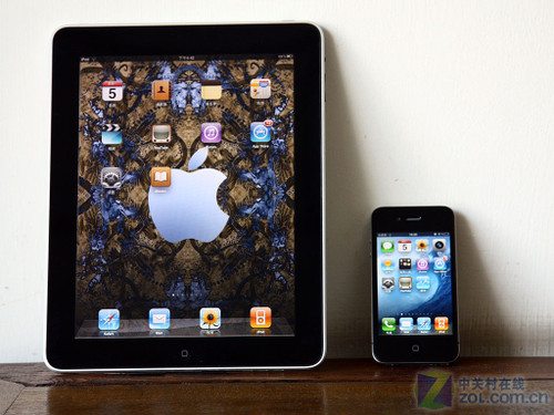 ͬ��ƻ���㰮˭��iPad��iPhone 4�ľ��� 