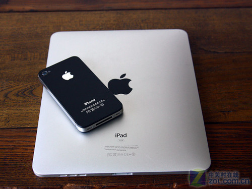 ͬ��ƻ���㰮˭��iPad��iPhone 4�ľ��� 