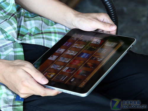 ͬ��ƻ���㰮˭��iPad��iPhone 4�ľ��� 