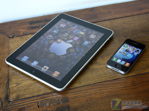ͬ��ƻ���㰮˭��iPad��iPhone 4�ľ��� 