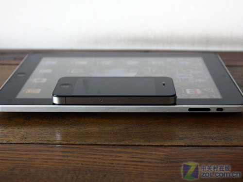 ͬ��ƻ���㰮˭��iPad��iPhone 4�ľ��� 
